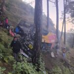 पौड़ी से दुखद खबर: खाई में बस गिरने से पांच लोगों की मौत, देखें वीडियो