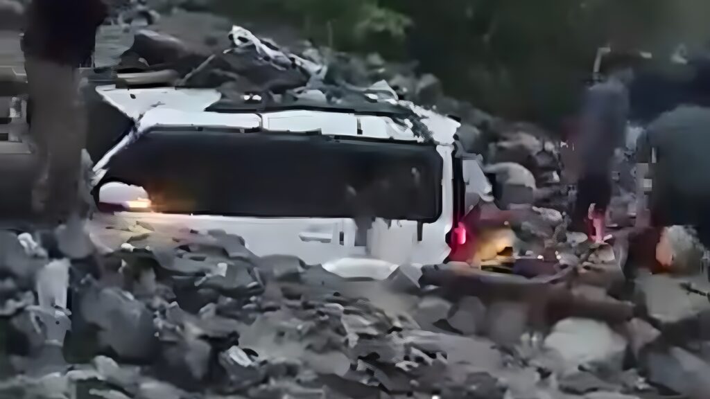 चमोली जिले में फटा बादल, पुलिस ने जारी किया हेल्पलाइन नंबर