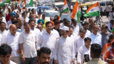 देहरादून: कांग्रेस ने भारतीय सेना के सम्मान में निकाली तिरंगा यात्रा, पाकिस्तान के खिलाफ प्रदर्शन