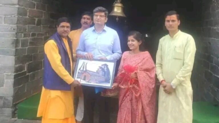 सादगी की मिसाल: चमोली जिलाधिकारी संदीप तिवारी की शादी ने जीता सोशल मीडिया का दिल
